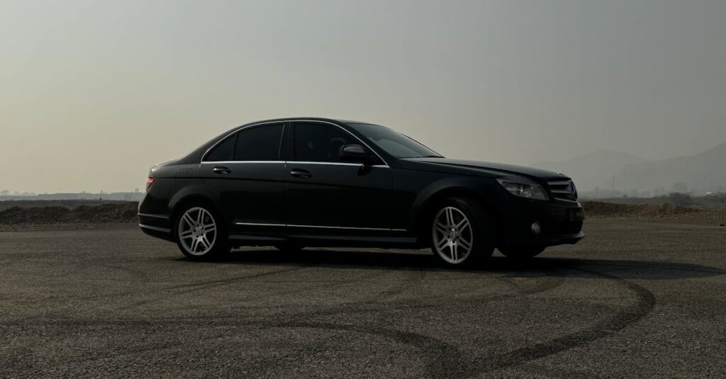 entdecken sie den mercedes-benz 300 sl, ein legendärer sportwagen mit ikonischem flügeltür-design, leistungsstarkem motor und zeitlosem stil.