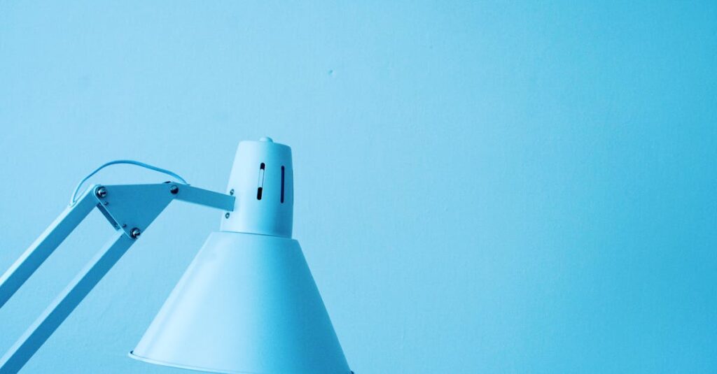 entdecken sie die stilvolle wagenfeld lampe – ein meisterwerk des bauhaus-designs, das zeitlose eleganz und funktionale beleuchtung verbindet.