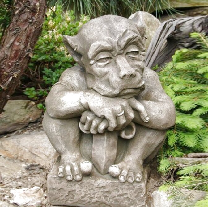 Niedliches Drachenkind kratzt sich Drache Gargoyle Gartenfigur Skulptur Drachen